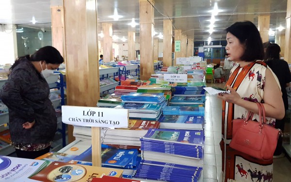 Giảm lệ thuộc vào SGK: Cần cơ chế cho giáo viên dám đổi mới