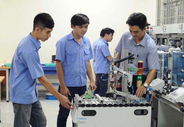 Giảng viên đồng cơ hữu khác gì giảng viên thỉnh giảng?