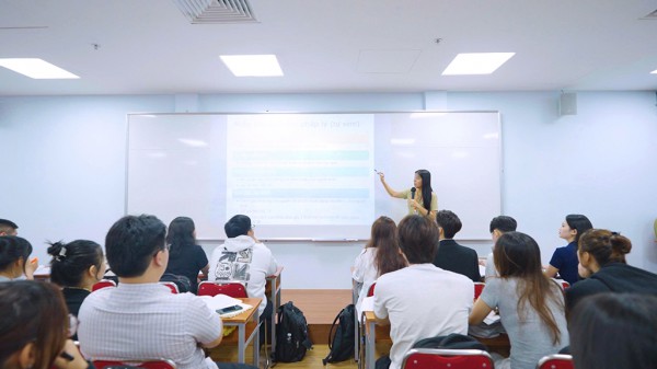 Giảng viên làm gì để cạnh tranh tri thức với AI?