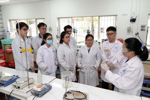 Giáo dục ĐH lệ thuộc vào nguồn thu học phí