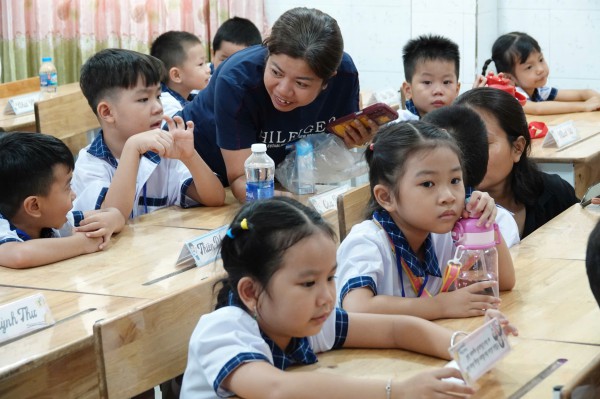 Giáo dục không chỉ là nhà trường 'tự gánh'