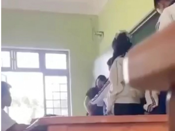 Giáo viên đánh học sinh làm sai bài tập: Tranh luận chuyện đòn roi trong giáo dục