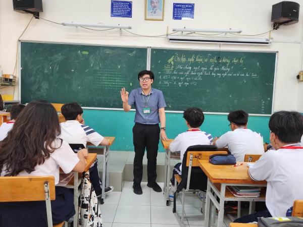 Giáo viên hướng dẫn học sinh ôn thi vào lớp 10 đạt điểm cao