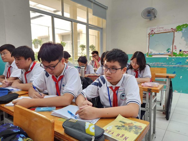 Giáo viên hướng dẫn học sinh ôn thi vào lớp 10 đạt điểm cao