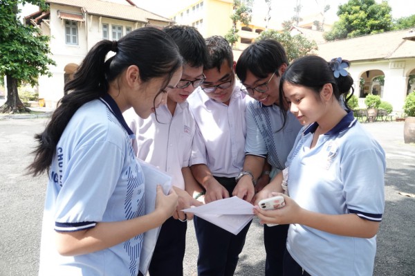 Giáo viên nhận xét đề thi tốt nghiệp THPT 2023 môn ngữ văn khó, 