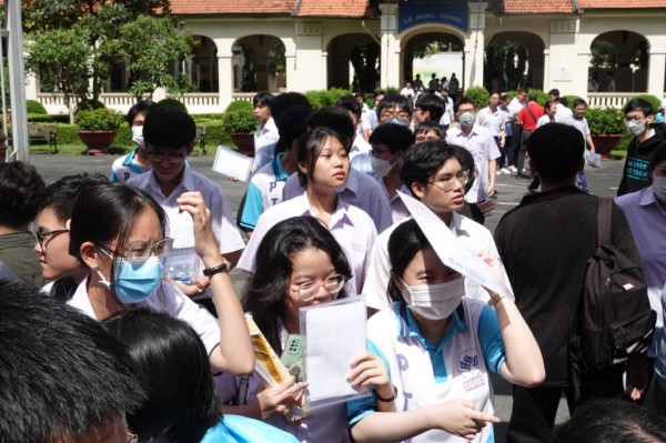 Giáo viên nhận xét đề thi tốt nghiệp THPT 2023 môn ngữ văn khó, 