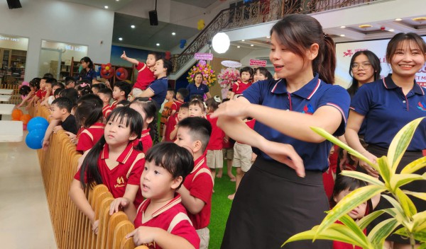 Giáo viên, trẻ mầm non nào ở TP.HCM được hỗ trợ tiền theo nghị quyết mới? Giáo viên, trẻ mầm non nào ở TP.HCM được hỗ trợ tiền theo nghị quyết mới?