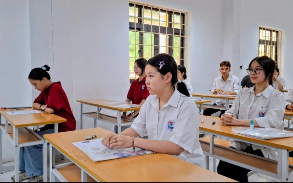 Giáo viên văn nắc nỏm khen đề hay