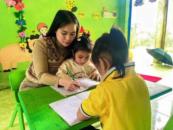 Gieo chữ ở vùng núi lở Gieo chữ ở vùng núi lở