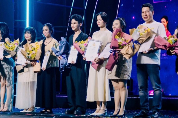 Gieo mầm tri thức trên những miền đất khó Gieo mầm tri thức trên những miền đất khó