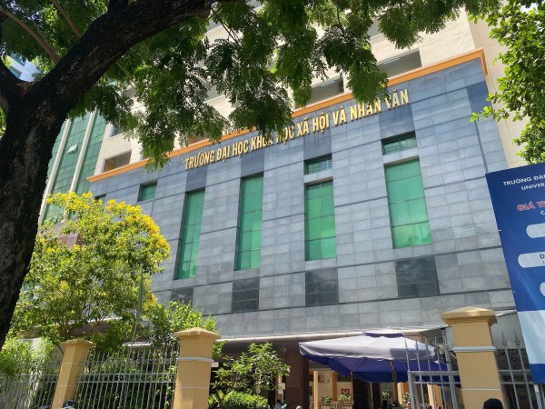 Giới thiệu trường theo 'phong cách World Cup' làm gen Z thích thú