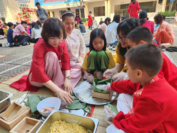 Giữ tết truyền thống từ nhà trường Giữ tết truyền thống từ nhà trường