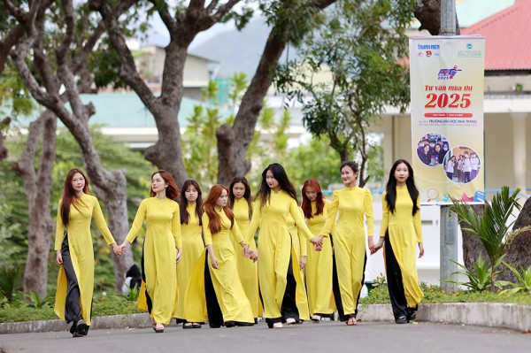 Giúp học sinh hiểu đúng mình, chọn đúng nghề Giúp học sinh hiểu đúng mình, chọn đúng nghề