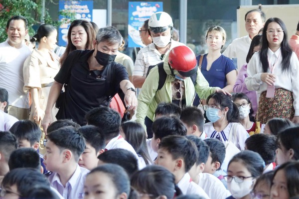 'Góc khuất' khi thực hiện quy định siết dạy thêm, học thêm: Những kỳ thi 'nghiệt ngã' 'Góc khuất' khi thực hiện quy định siết dạy thêm, học thêm: Những kỳ thi 'nghiệt ngã'