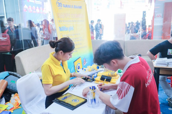 HIU mở rộng gói Học bổng Doanh nghiệp - Gen Z biết điều này chưa?