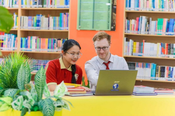 Hà Tiểu Linh và hành trình chinh phục 10 trường đại học danh tiếng Hoa Kỳ Hà Tiểu Linh và hành trình chinh phục 10 trường đại học danh tiếng Hoa Kỳ