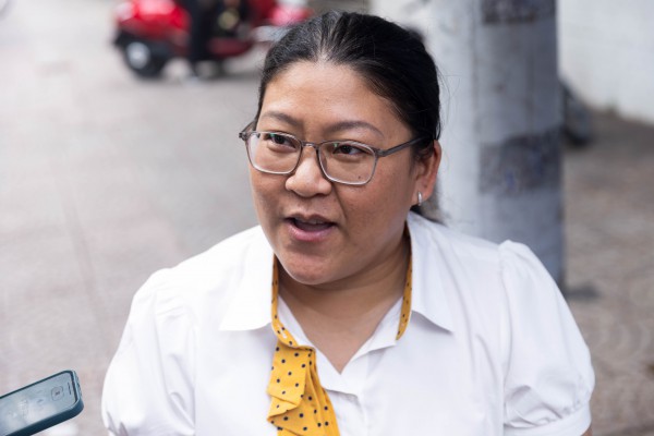 Hai cô giáo, người thi lại lần 3, người ‘đội mưa’ chờ động viên sĩ tử Hai cô giáo, người thi lại lần 3, người ‘đội mưa’ chờ động viên sĩ tử