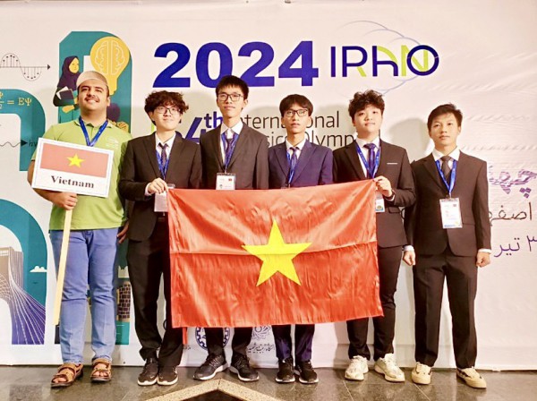 Hai huy chương vàng Olympic vật lý quốc tế đều thuộc về học sinh Bắc Giang
