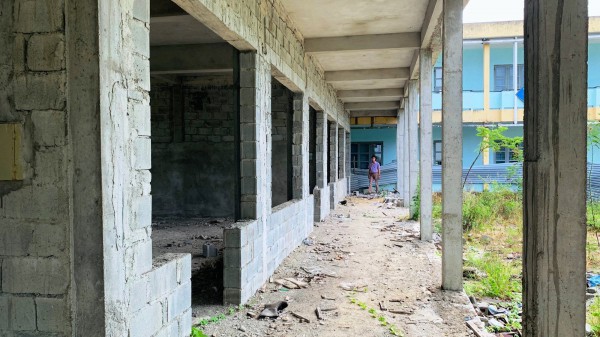 Hàng loạt công trình trường học dở dang vì chủ thầu lĩnh án