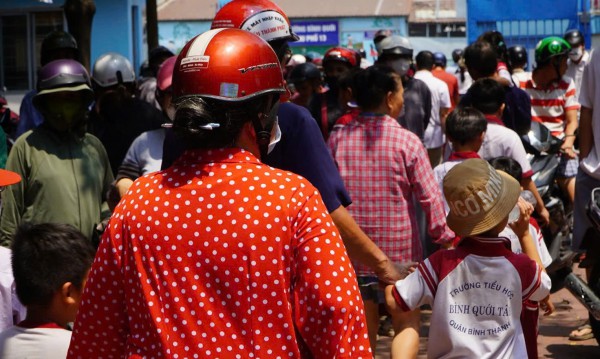 Hàng ngàn học sinh TP.HCM tạm dừng ăn bán trú vì lo an toàn thực phẩm