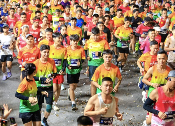 Hàng trăm giảng viên và sinh viên trường CĐ lập kỷ lục tại một giải chạy Hàng trăm giảng viên và sinh viên trường CĐ lập kỷ lục tại một giải chạy