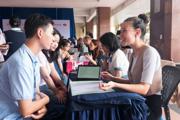 Hàng trăm suất du học miễn phí châu Âu, châu Mỹ, châu Á cho người Việt Hàng trăm suất du học miễn phí châu Âu, châu Mỹ, châu Á cho người Việt