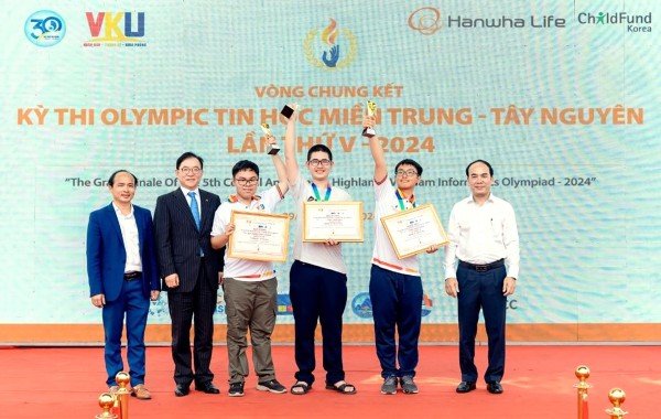 Hanwha Life đồng hành cùng Kỳ thi Olympic Tin học miền Trung, Tây nguyên lần thứ V