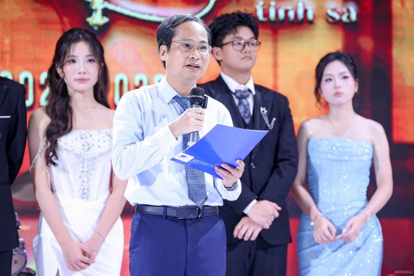 'Hãy viết tiếp câu chuyện cuộc đời bằng trí tuệ, bằng lòng nhân ái’