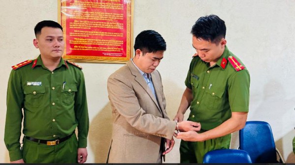 Hiệu trưởng lĩnh án tù 3 năm rưỡi trong vụ học sinh ăn mì gói chan cơm