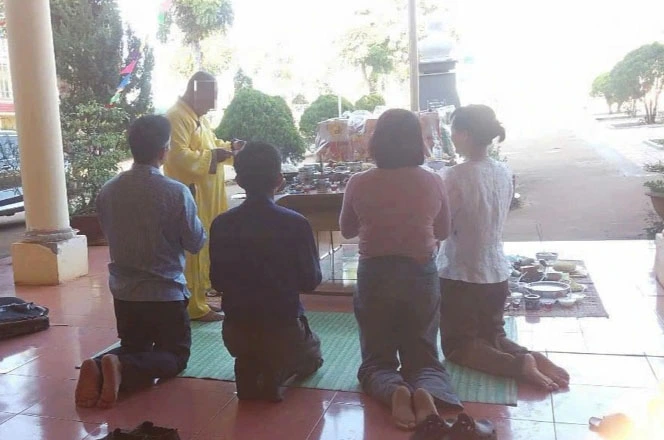 Hiệu trưởng 'trần tình' về việc cúng bái trong trường học Hiệu trưởng 'trần tình' về việc cúng bái trong trường học