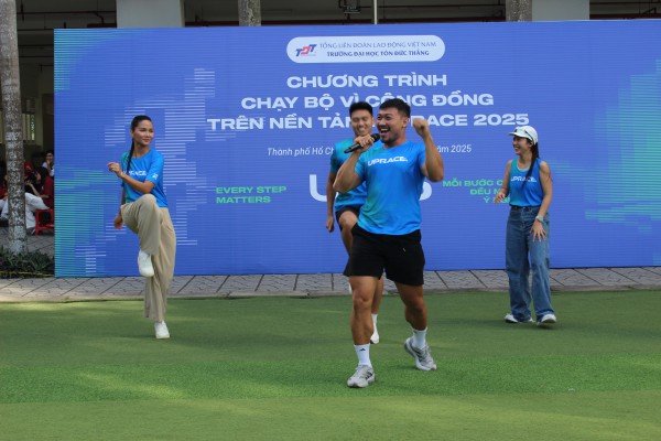 Hoa hậu H'Hen Niê chạy bộ cùng hơn 2.000 sinh viên, giảng viên, nhân viên Hoa hậu H'Hen Niê chạy bộ cùng hơn 2.000 sinh viên, giảng viên, nhân viên