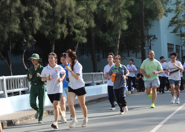 Hoa hậu H'Hen Niê chạy bộ cùng hơn 2.000 sinh viên, giảng viên, nhân viên Hoa hậu H'Hen Niê chạy bộ cùng hơn 2.000 sinh viên, giảng viên, nhân viên