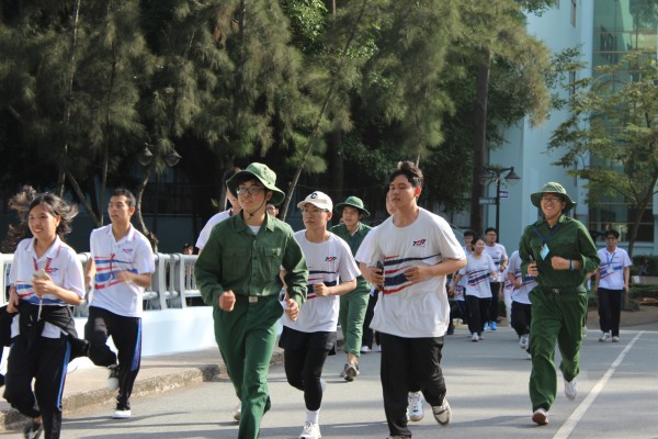 Hoa hậu H'Hen Niê chạy bộ cùng hơn 2.000 sinh viên, giảng viên, nhân viên Hoa hậu H'Hen Niê chạy bộ cùng hơn 2.000 sinh viên, giảng viên, nhân viên