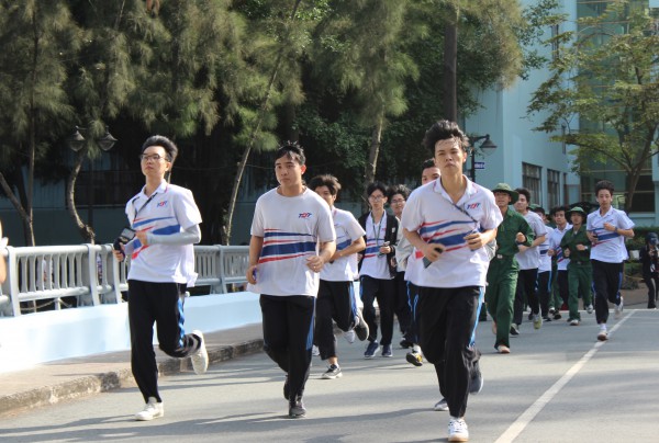 Hoa hậu H'Hen Niê chạy bộ cùng hơn 2.000 sinh viên, giảng viên, nhân viên Hoa hậu H'Hen Niê chạy bộ cùng hơn 2.000 sinh viên, giảng viên, nhân viên