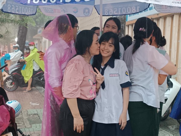 Hoàn thành thi tốt nghiệp THPT: Sĩ tử phấn khởi lên kế hoạch... chờ điểm chuẩn ĐH