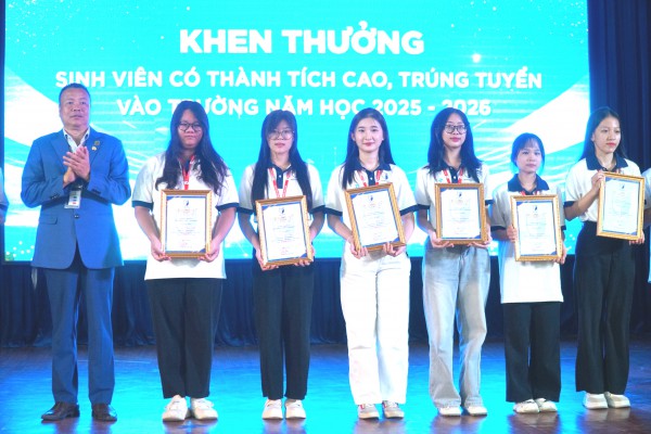 Học giỏi ở phổ thông, được trường cao đẳng cấp học bổng
