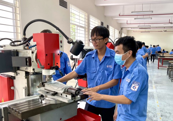 Học ngành công nghệ chiến lược nào sẽ được cấp học bổng và sinh hoạt phí?