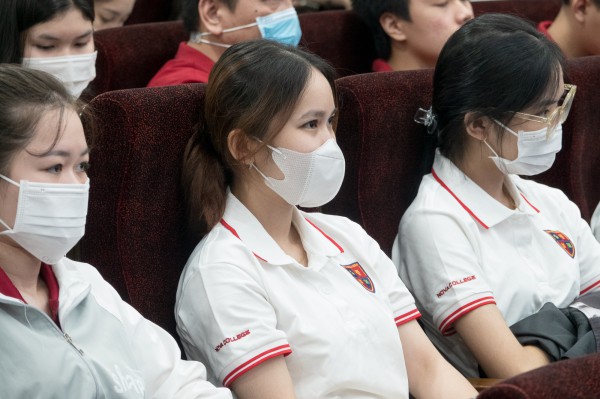 Học ngành ngoại ngữ có phải chỉ để đi dạy?