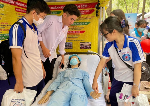 Học nghề gì, làm việc ở đâu mà lương không dưới 100 triệu đồng/tháng? Học nghề gì, làm việc ở đâu mà lương không dưới 100 triệu đồng/tháng?