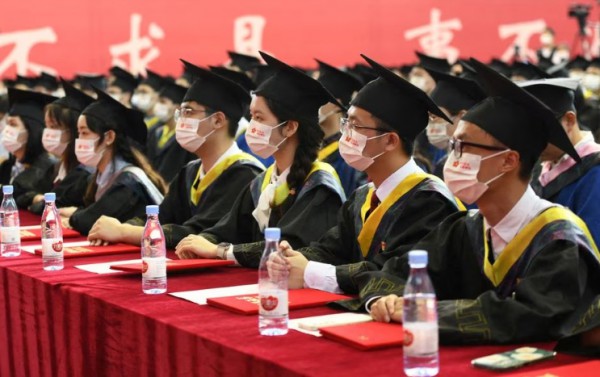 Học phí đại học công lập Trung Quốc tăng vọt