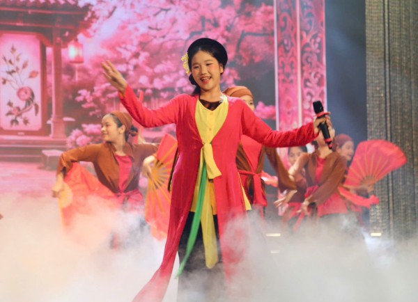 Học sinh 13 tuổi biểu diễn tiết mục cải lương 'Đào Liễu', giành giải quán quân