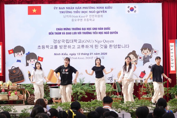 Học sinh Cần Thơ giao lưu văn hóa với sinh viên Hàn Quốc