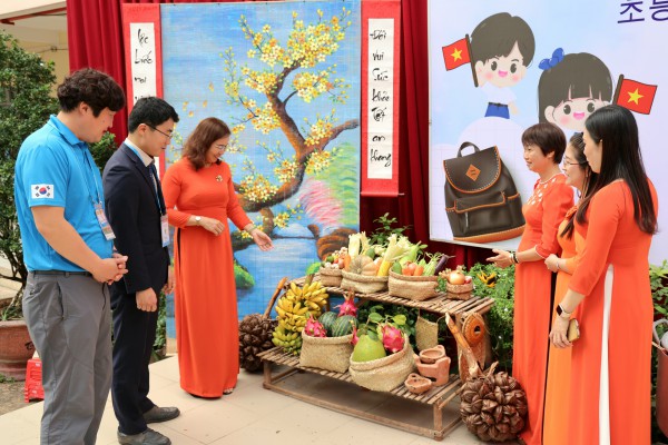 Học sinh Cần Thơ giao lưu văn hóa với sinh viên Hàn Quốc