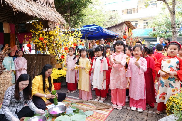 Học sinh Cần Thơ rộn ràng đón tết cổ truyền ngay tại sân trường