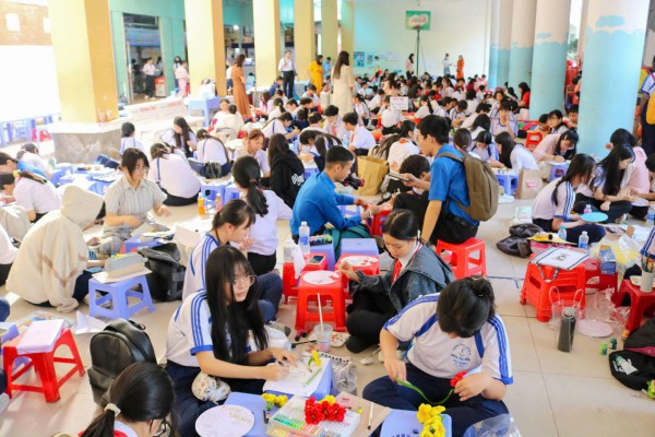 Học sinh Cần Thơ rộn ràng đón tết cổ truyền ngay tại sân trường