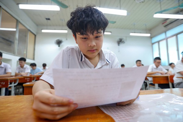Học sinh Hà Nội bước vào kỳ thi căng thẳng nhất