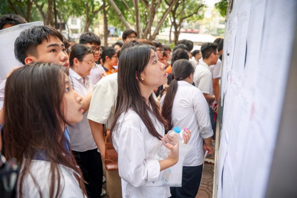 Học sinh Hà Nội bước vào kỳ thi căng thẳng nhất