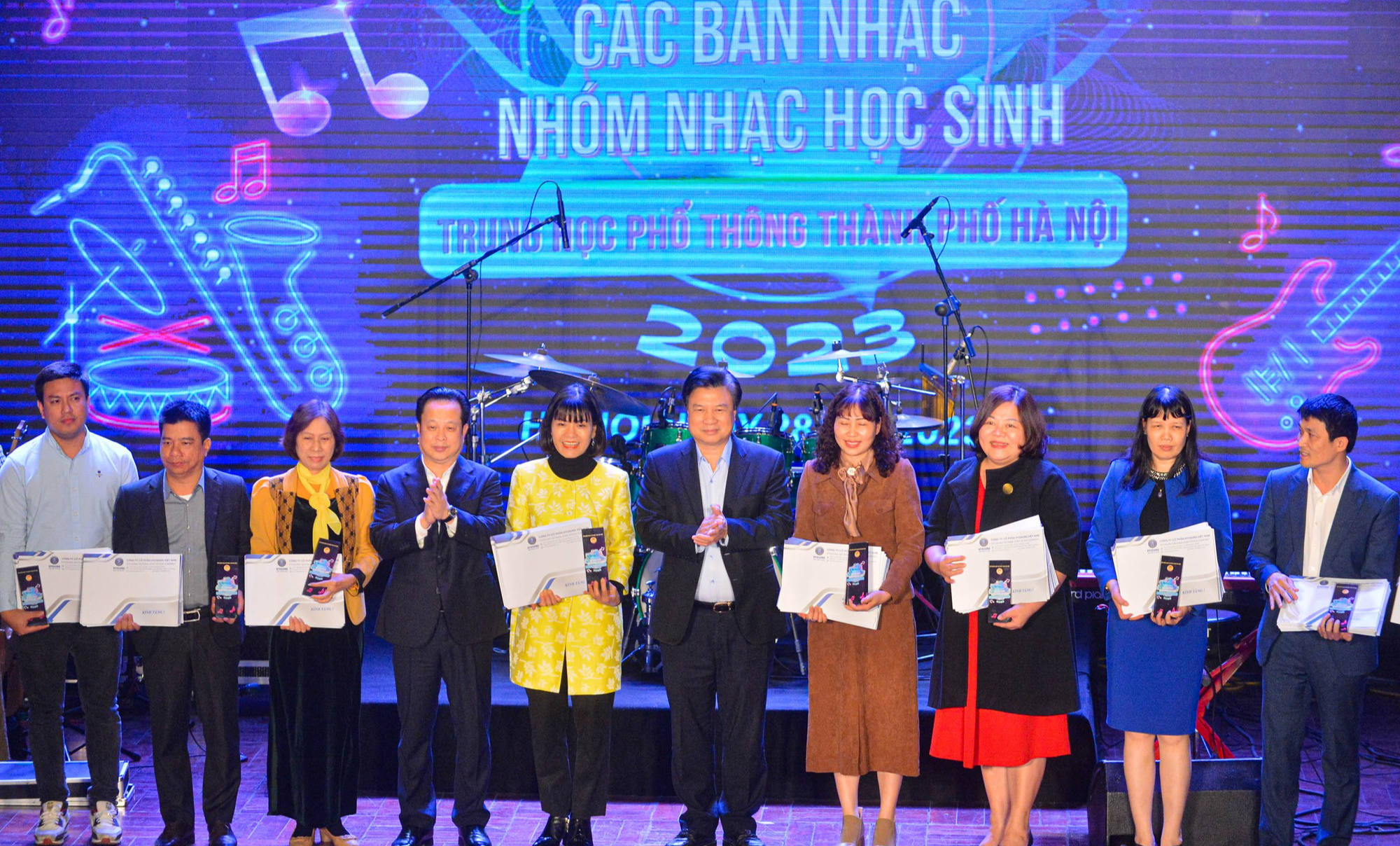 Học sinh Hà Nội hóa nghệ sĩ trong cuộc thi âm nhạc THPT đầu tiên