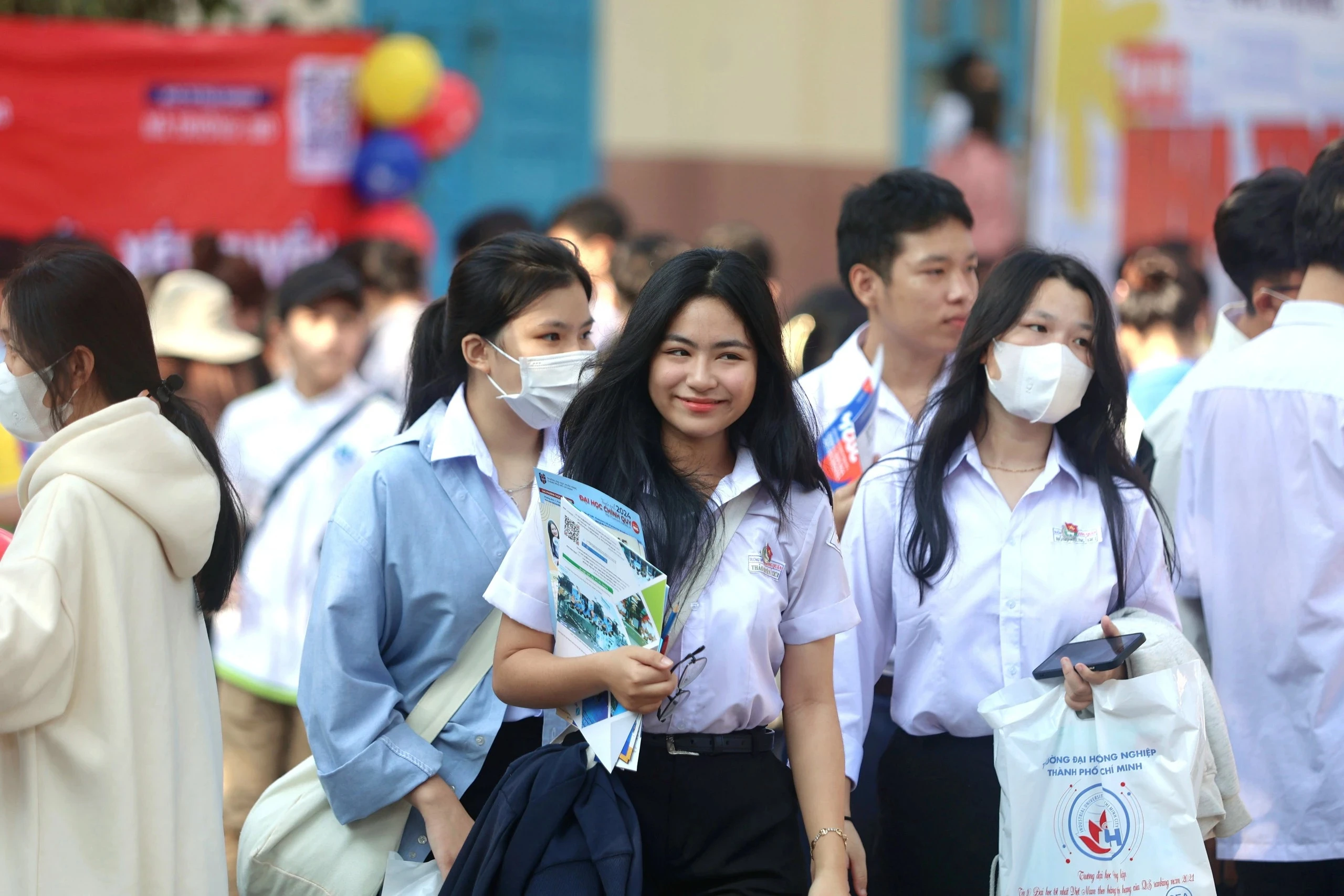 Học sinh Khánh Hòa tựu trường ngày nào?