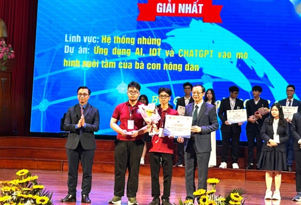 Học sinh Lâm Đồng bị từ chối cấp visa vào Mỹ dự thi khoa học quốc tế